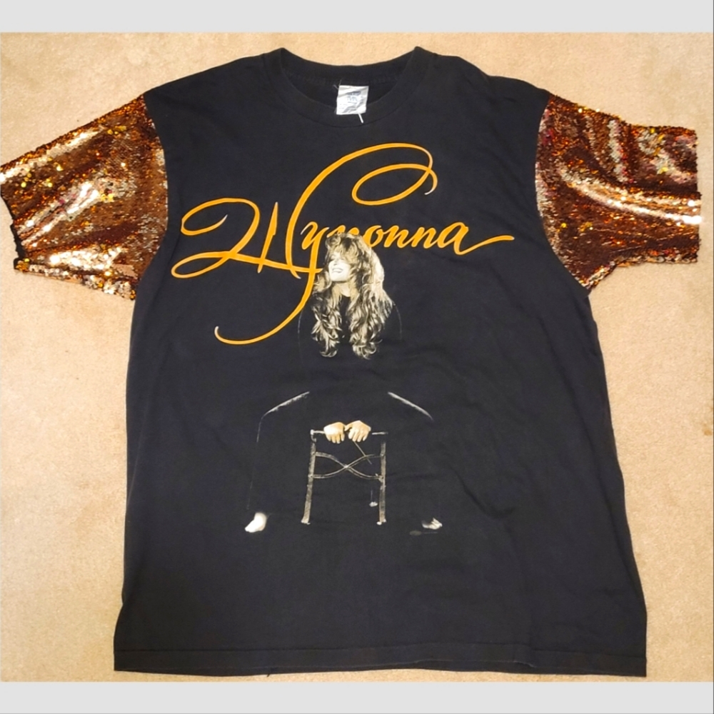 NWT Reworked 90s Wynonna Judd Concert Tee With Rose Gold Sequin Sleeves. Size XL